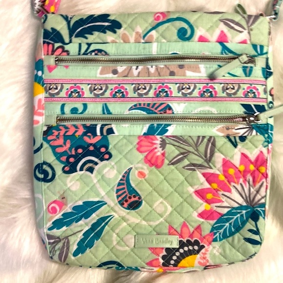 GORGEOUS NEVER USED Vera Bradley crossbody - Picture 1 of 10